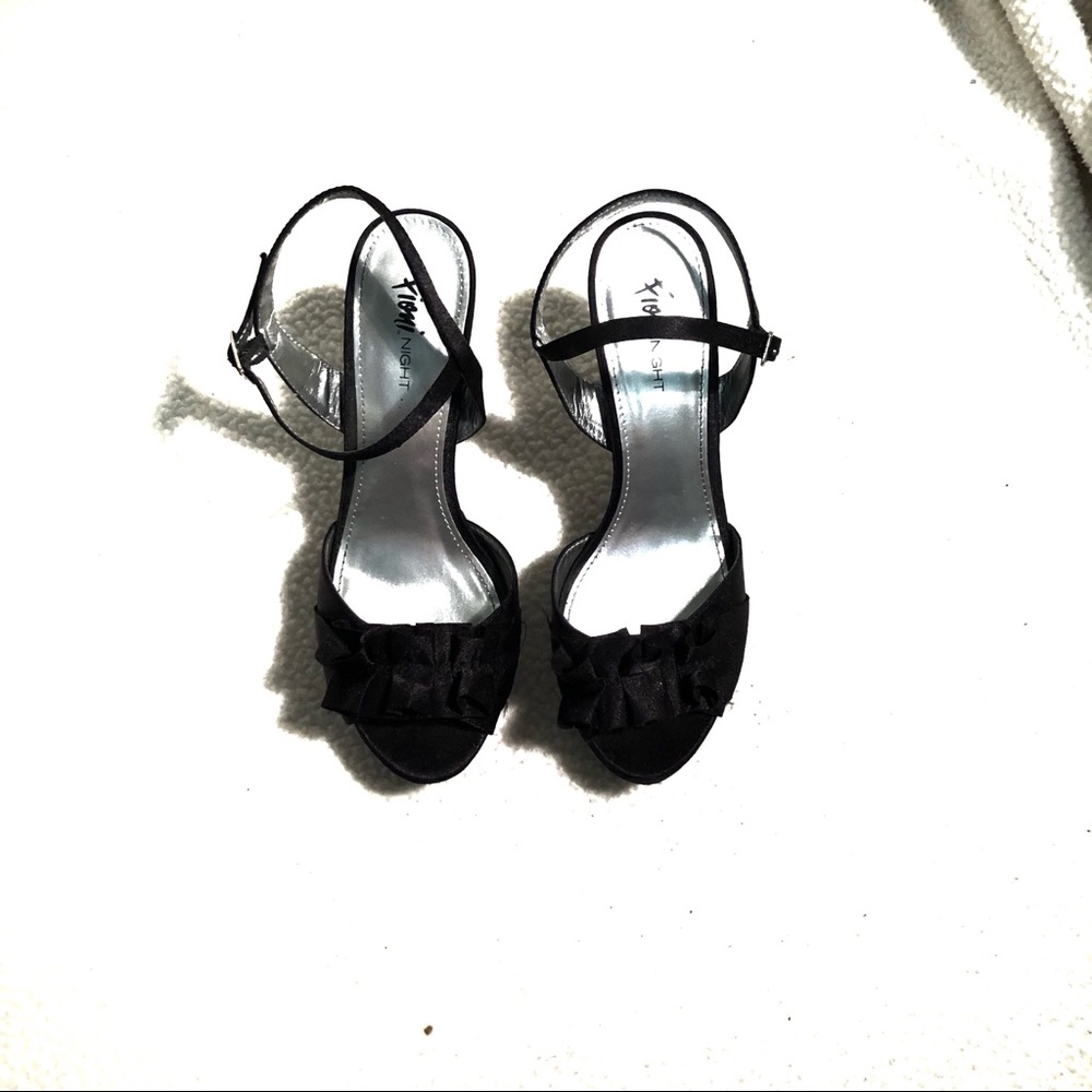 WINDSOR black 3in pumps size 9